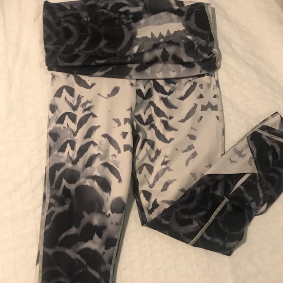 lululemon athletica Pants - Lululemon workout leggings EUC